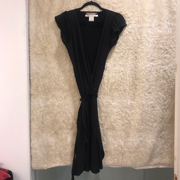 Max Studio Size Small Black Wrap Dress, Scalloped - Picture 5 of 5